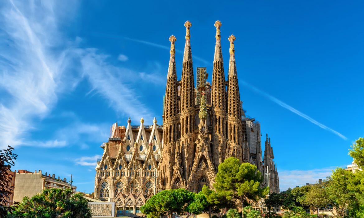 Sagrada Familia reducirá aforo a un máximo de mil personas desde hoy y Mónaco prohíbe cruceros